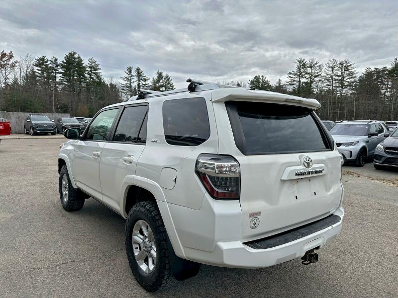 JTEBU5JR5J5558076 - 2018 TOYOTA 4RUNNER SR5/SR5 PREMIUM WHITE photo 3