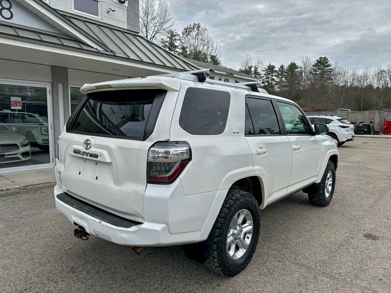 JTEBU5JR5J5558076 - 2018 TOYOTA 4RUNNER SR5/SR5 PREMIUM WHITE photo 4