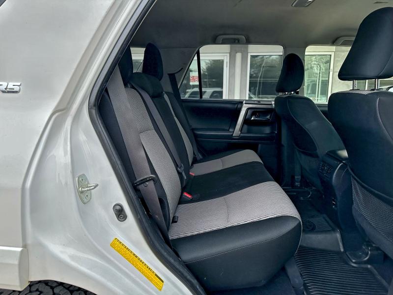 JTEBU5JR5J5558076 - 2018 TOYOTA 4RUNNER SR5/SR5 PREMIUM WHITE photo 6