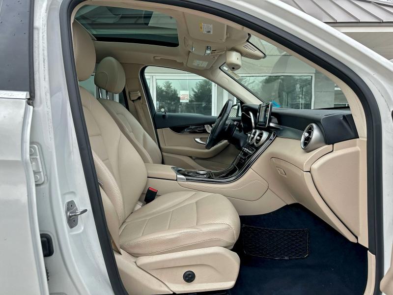 WDC0G4KB8JV015491 - 2018 MERCEDES-BENZ GLC 300 4MATIC WHITE photo 5