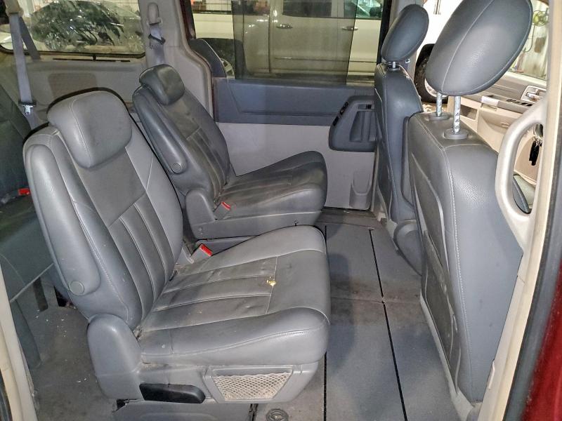 2A8HR54P28R716812 - 2008 CHRYSLER TOWN & COU TOURING MAROON photo 11