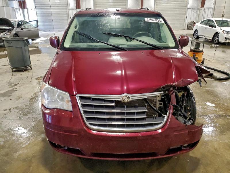 2A8HR54P28R716812 - 2008 CHRYSLER TOWN & COU TOURING MAROON photo 5