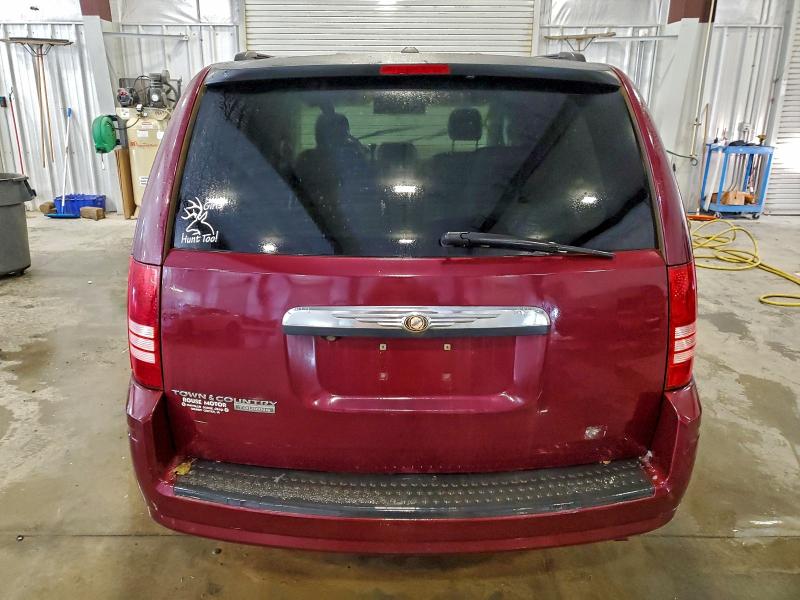 2A8HR54P28R716812 - 2008 CHRYSLER TOWN & COU TOURING MAROON photo 6
