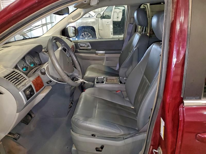 2A8HR54P28R716812 - 2008 CHRYSLER TOWN & COU TOURING MAROON photo 7