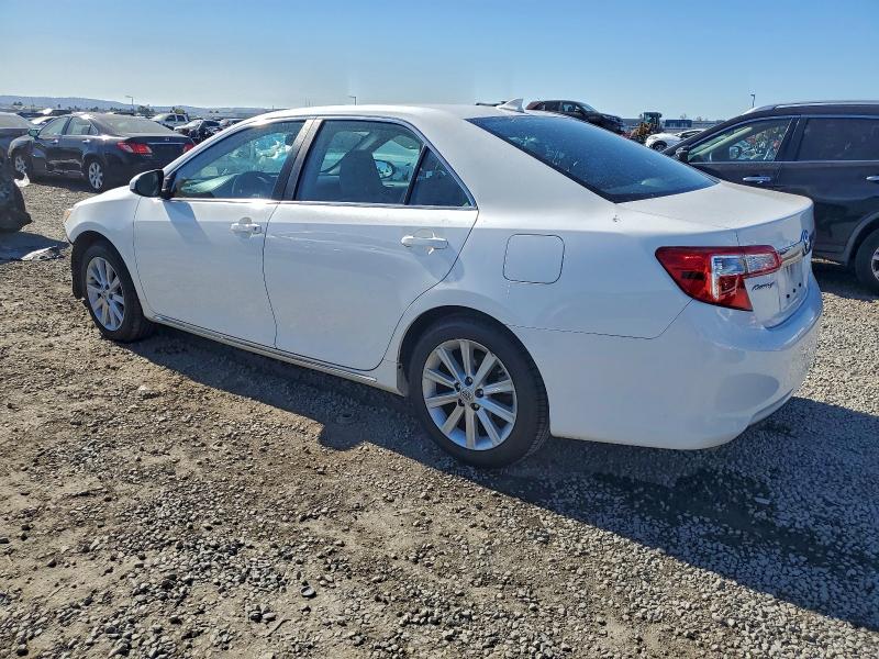 4T1BK1FK3DU532189 - 2013 TOYOTA CAMRY SE WHITE photo 2