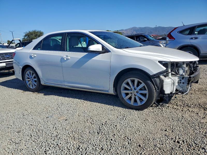 4T1BK1FK3DU532189 - 2013 TOYOTA CAMRY SE WHITE photo 4