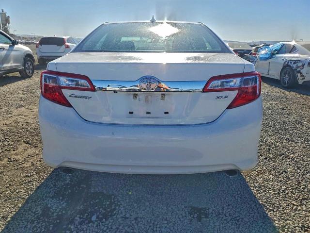 4T1BK1FK3DU532189 - 2013 TOYOTA CAMRY SE WHITE photo 6