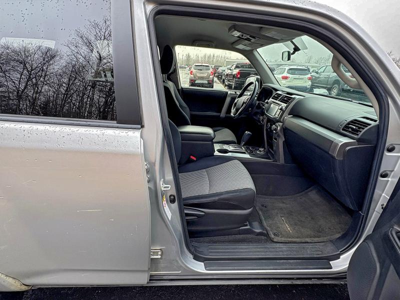 JTEBU5JR1E5201502 - 2014 TOYOTA 4RUNNER SR5 SILVER photo 5