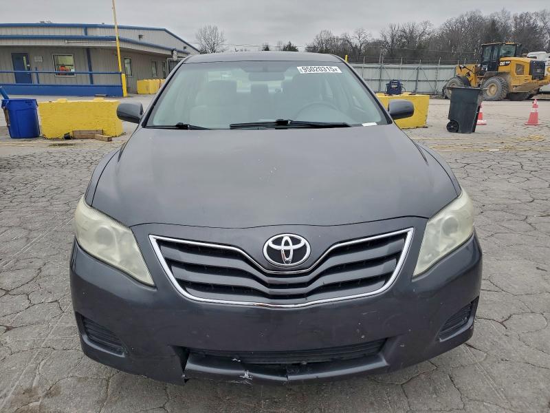 4T4BF3EK2BR146397 - 2011 TOYOTA CAMRY BASE رمادي صورة 5