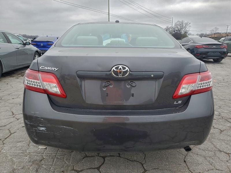 4T4BF3EK2BR146397 - 2011 TOYOTA CAMRY BASE رمادي صورة 6