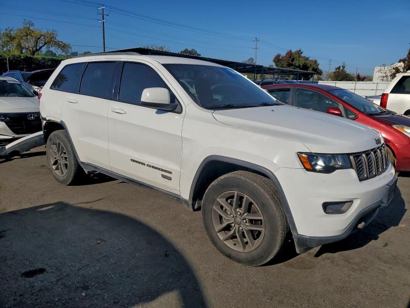 1C4RJEAG8GC479967 - 2016 JEEP GRAND CHER LAREDO أبيض صورة 4