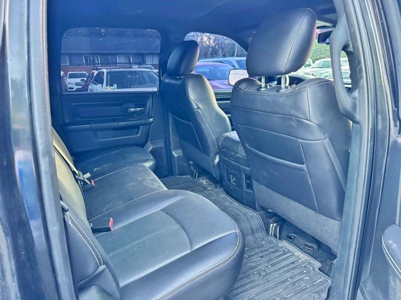 1C6RR7YT3JS199417 - 2018 RAM 1500 REBEL Schwarz Foto 6