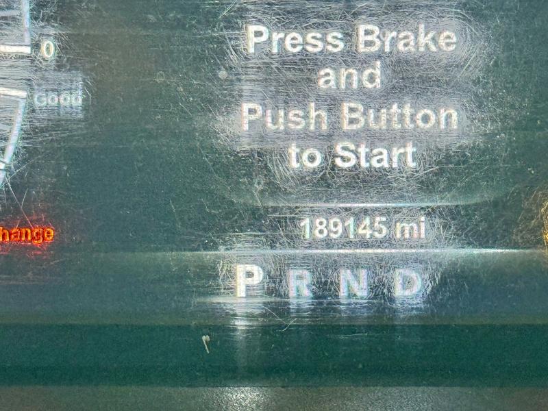 1C6RR7YT3JS199417 - 2018 RAM 1500 REBEL Schwarz Foto 8