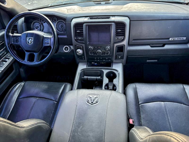 1C6RR7YT3JS199417 - 2018 RAM 1500 REBEL Schwarz Foto 9