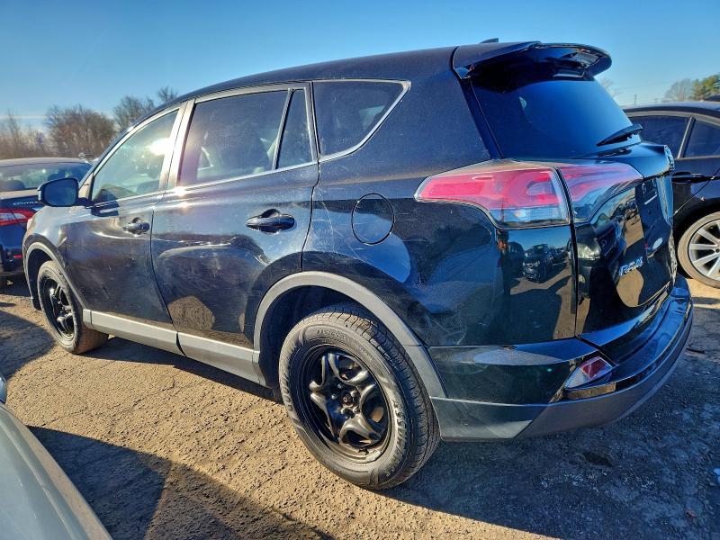 2T3BFREV7JW781161 - 2018 TOYOTA RAV4 LE Սև լուսանկար 2