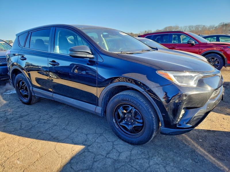 2T3BFREV7JW781161 - 2018 TOYOTA RAV4 LE Սև լուսանկար 4