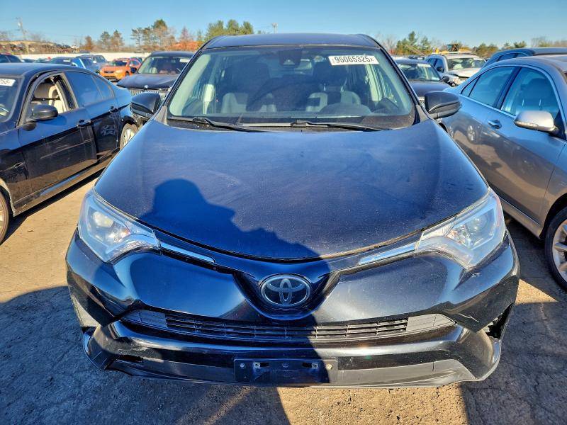 2T3BFREV7JW781161 - 2018 TOYOTA RAV4 LE Սև լուսանկար 5