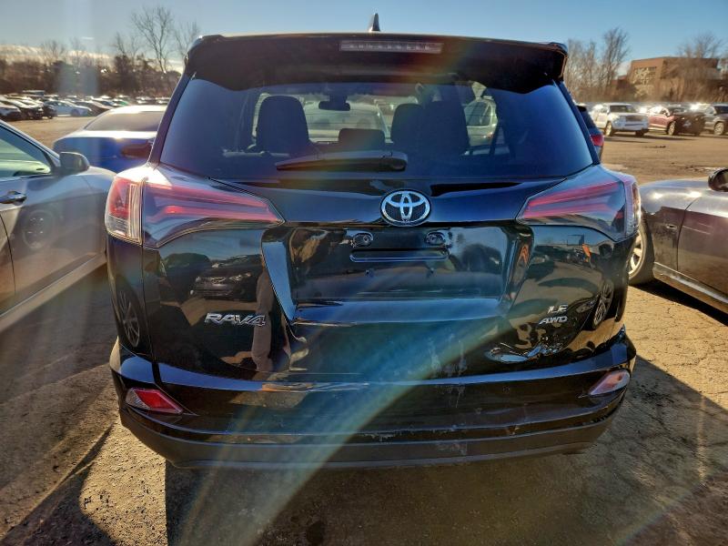 2T3BFREV7JW781161 - 2018 TOYOTA RAV4 LE Սև լուսանկար 6