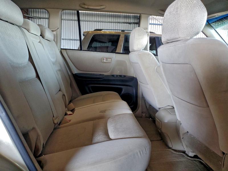 JTEGD21AX20044902 - 2002 TOYOTA HIGHLANDER GOLD photo 11