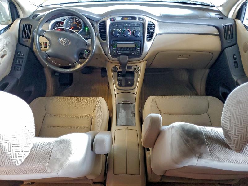 JTEGD21AX20044902 - 2002 TOYOTA HIGHLANDER GOLD photo 8