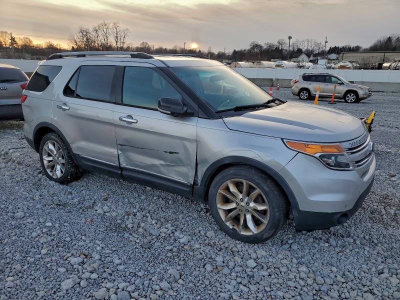 1FM5K8D84FGA13439 - 2015 FORD EXPLORER XLT 银色 照片 4