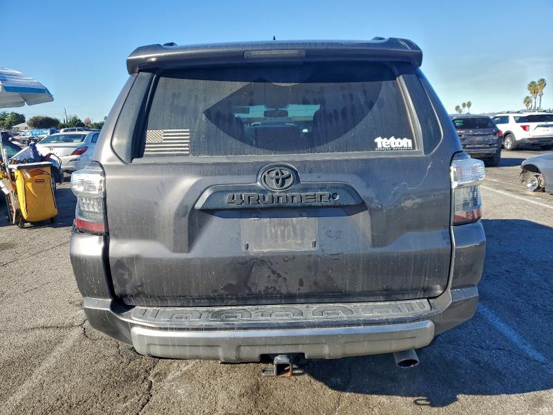 JTEBU5JR7F5226065 - 2015 TOYOTA 4RUNNER SR5/SR5 PREMIUM GRAY photo 6