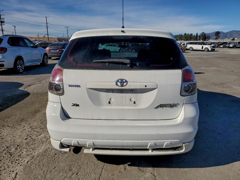 2T1KR32E15C551463 - 2005 TOYOTA COROLLA MA XR WHITE photo 6