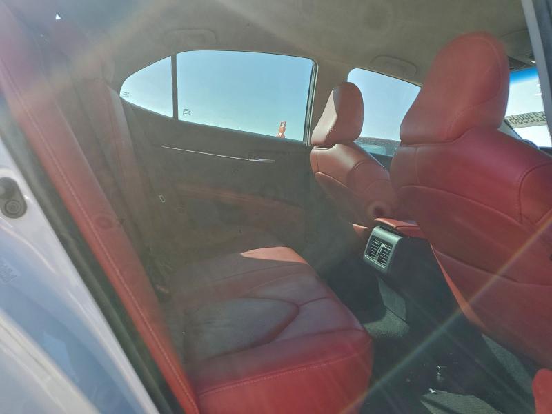 4T1B61HK6JU103027 - 2018 TOYOTA CAMRY XSE WHITE photo 10