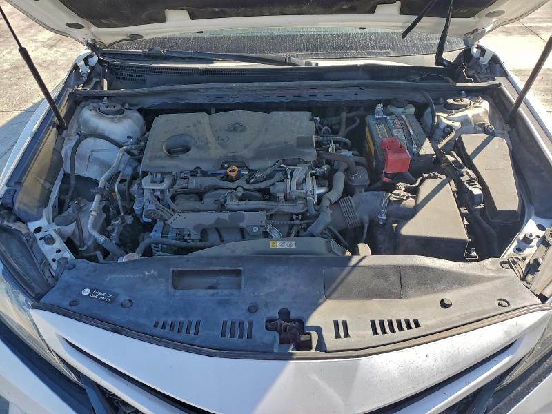 4T1B61HK6JU103027 - 2018 TOYOTA CAMRY XSE WHITE photo 11