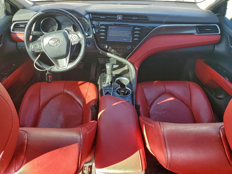 4T1B61HK6JU103027 - 2018 TOYOTA CAMRY XSE WHITE photo 8