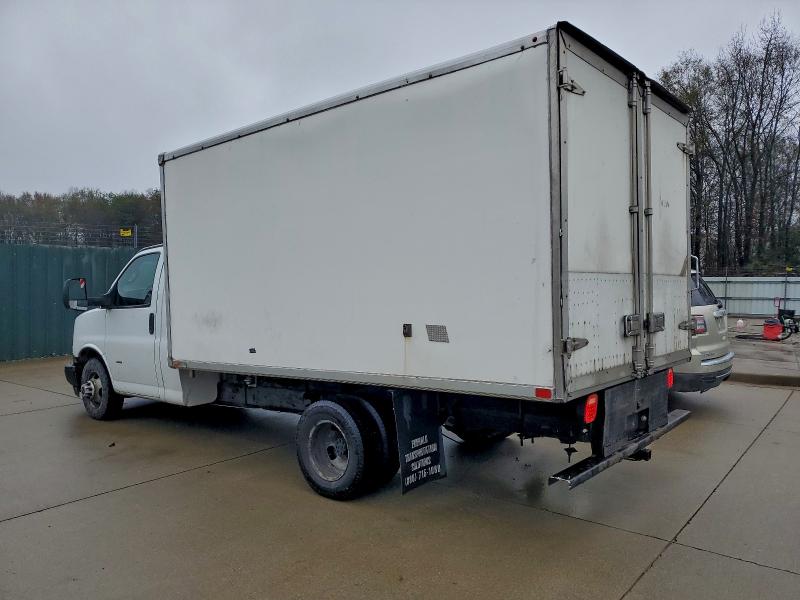 1GB3GSCG5K1267021 - 2019 CHEVROLET EXPRESS G3 WHITE photo 2