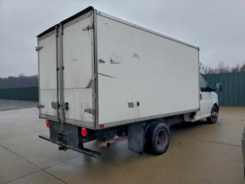 1GB3GSCG5K1267021 - 2019 CHEVROLET EXPRESS G3 WHITE photo 3