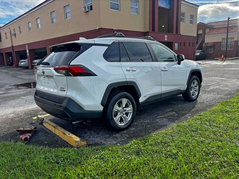 2T3RWRFV8LW099471 - 2020 TOYOTA RAV4 XLE 白色 照片 4