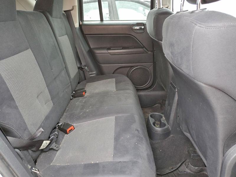 1J4NT1FB0BD252753 - 2011 JEEP COMPASS SPORT Серебристый фото 11