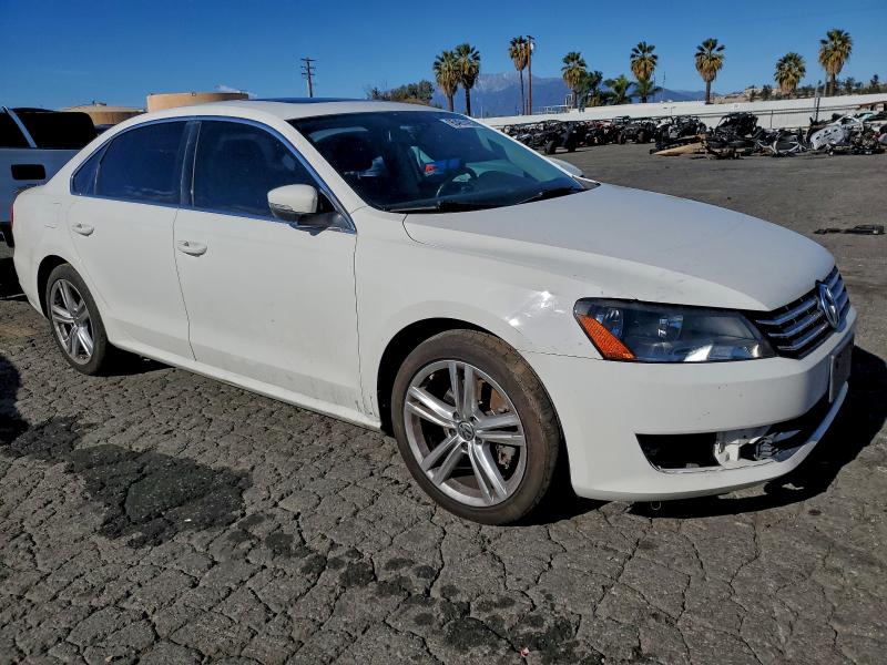 1VWBN7A36EC090138 - 2014 VOLKSWAGEN PASSAT SE WHITE photo 4