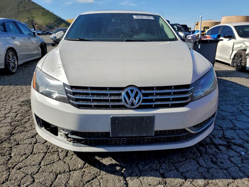 1VWBN7A36EC090138 - 2014 VOLKSWAGEN PASSAT SE WHITE photo 5