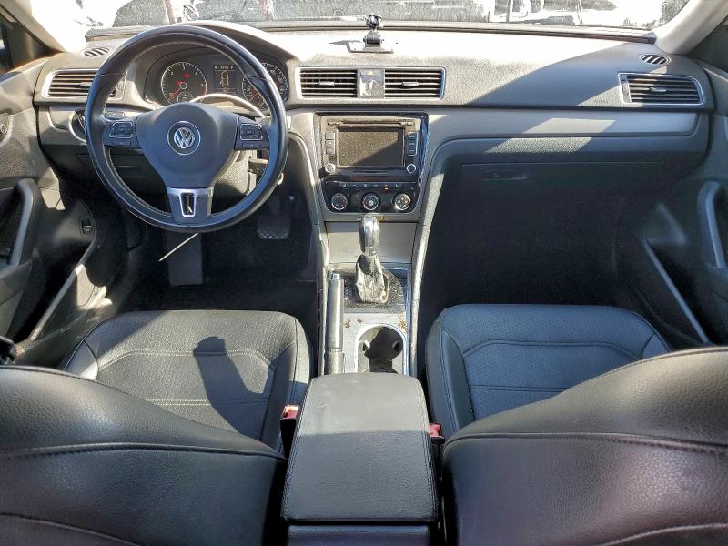 1VWBN7A36EC090138 - 2014 VOLKSWAGEN PASSAT SE WHITE photo 8