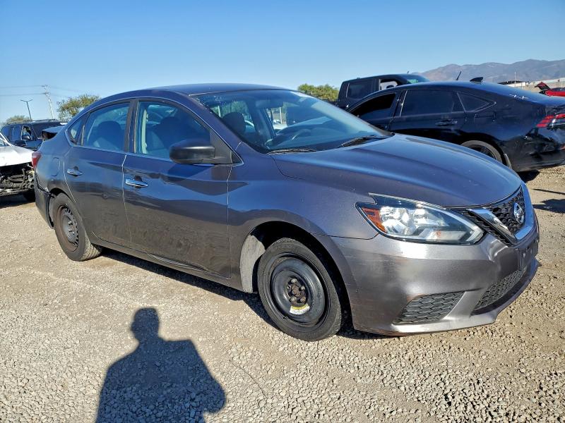 3N1AB7AP0JY310792 - 2018 NISSAN SENTRA S 灰色 照片 4