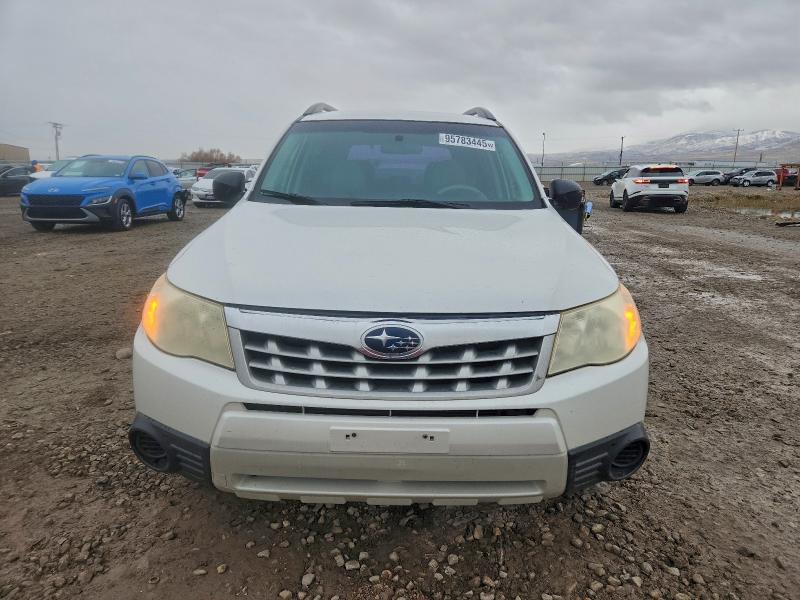 JF2SHABC3BH719926 - 2011 SUBARU FORESTER 2.5X WHITE photo 5