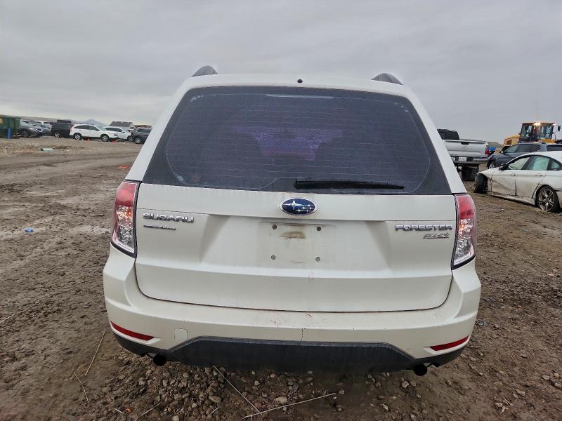 JF2SHABC3BH719926 - 2011 SUBARU FORESTER 2.5X WHITE photo 6